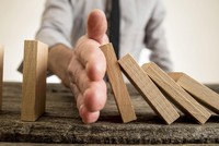 Hành vi ép mua bảo hiểm có thể bị phạt tiền 40 - 50 triệu đồng và đình chỉ hoạt động kinh doanh bảo hiểm 2 - 3 tháng