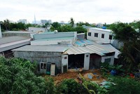 Đất nông nghiệp xen kẹt đô thị, lại bị quy hoạch “treo” xây dựng ga Bình Triệu 20 năm, nên nhà cửa của người dân ở phường Hiệp Bình Chánh (TP.HCM) tạm bợ, xuống cấp nghiêm trọng