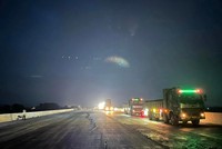 Thi công thảm bê tông nhựa cao tốc Bắc - Nam đoạn Mai Sơn - Quốc lộ 45.