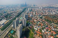 Các nút thắt của thị trường chưa được tháo, doanh nghiệp bất động sản "buộc bụng" 