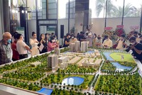 Khách hàng tham quan dự án MT Eastmark City. Ảnh: Việt Dũng 
