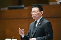 Bộ trưởng Bộ Tài chính Hồ Đức Phớc giải trình ý kiến đại biểu.
