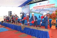 Các đại biểu làm lễ động thổ, khởi công dự án.