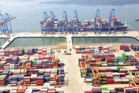 Hoạt động xuất khẩu dự kiến tăng trưởng chậm lại khi kinh tế toàn cầu khó khăn. Ảnh: Lê Toàn