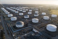 Bể chứa dầu tại kho dự trữ ở Carson, California, Mỹ. Ảnh: AFP/TTXVN