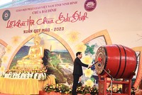 Chủ tịch UBND tỉnh Ninh Bình Phạm Quang Ngọc gióng trống khai hội chùa Bái Đính