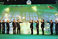 Lãnh đạo Trung ương, lãnh đạo UBND tỉnh Thái Bình cùng nhà đầu tư thực hiện nghi thức động thổ Khu công nghiệp Hải Long (Khu kinh tế Thái Bình).