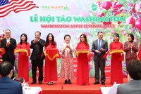 Rộn ràng mua sắm tại lễ hội táo Washington siêu thị BRGMart 2023