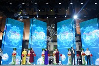 Các đại biểu thả bóng bay khai mạc chưng trình "Du lịch Hà Nội chào 2023 - Get on Hanoi 2023". (Ảnh: Hồ Hạ) 