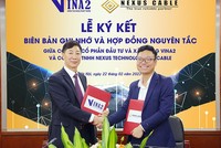Ông Nguyễn Huy Quang (phải) - Phó chủ tịch HĐQT VINA2 và ông See Gun Ok - Chủ tịch HĐTV, Tổng giám đốc Nexus Cable ký kết biên bản ghi nhớ và hợp đồng nguyên tắc nhà máy sản xuất dây điện và cáp điện công nghệ cao