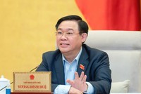 Chủ tịch Quốc hội Vương Đình Huệ phát biểu tại phiên họp.