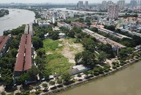 Khu đất trống là 2 cụm chung cư thuộc 8 chung cư lô số Thanh Đa đã tháo dỡ, khởi công từ tháng 4/2022 rồi “đứng hình” tới nay