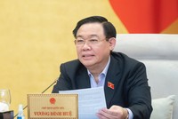 Chủ tịch Quốc hội Vương Đình Huệ phát biểu tại phiên họp.