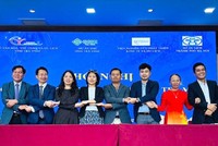 Ký kết biên bản hợp tác liên kết du lịch giữa Trà Vinh và TP. Hà Nội. Ảnh: Báo Trà Vinh online