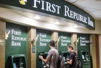 “Drama” tại hệ thống ngân hàng Mỹ tiếp diễn: Cổ phiếu First Republic giảm 90%