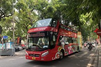 Du khách tham quan Hà Nội bằng xe buýt 2 tầng theo hành trình City tour trong thời gian từ 29/4 - 3/5/2023 sẽ được miễn phí vé.