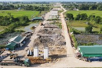 Thi công cao tốc Bắc - Nam đoạn Diễn Châu - Bãi Vọt.