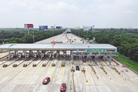 Việc thu phí sử dụng đường bộ cao tốc do Nhà nước đầu tư sẽ giúp tăng thu ngân sách để xây dựng thêm các dự án hạ tầng. Trong ảnh: Cao tốc Hà Nội - Hải Phòng. Ảnh: Đức Thanh