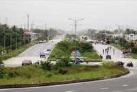 Một số đoạn trũng thấp trên đường Võ Nguyên Giáp, tỉnh Khánh Hòa hay xảy ra ngập nước khi có mưa lớn. Ảnh: P.L