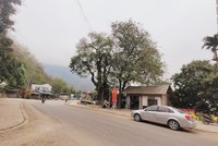 Một đoạn Quốc lộ 15 qua huyện Mai Châu - Hòa Bình.