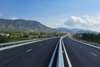 Một đoạn cao tốc Nha Trang - Cam Lâm đã sẵn sàng đưa vào khai thác.