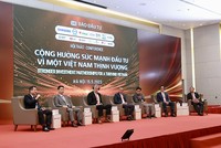 Các diễn giả tham gia phiên thảo luận chủ đề "Cùng nhau phát triển”.