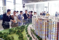 Quy định mua bán bất động sản phải thông qua sàn giao dịch gây lo ngại làm tăng chi phí cho khách hàng Ảnh: Hải Phong