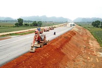 Giá vật liệu tăng khiến nhà thầu càng làm càng lỗ khi thi công Dự án Mai Sơn - Quốc lộ 45. Ảnh: Anh Minh