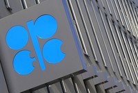OPEC+ từng cắt giảm nguồn cung gần 10 triệu thùng dầu mỏ vào năm 2020 để cứu thị trường lao đáy. Ảnh: AFP