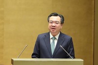  Bộ trưởng Bộ Xây dựng Nguyễn Thanh Nghị trình dự án Luật Nhà ở sửa đổi. (Ảnh Duy Linh). 