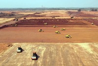 Thi công xây dựng Cảng hàng không quốc tế Long Thành giai đoạn 1. (Ảnh: P. Tùng - Báo Đồng Nai). 