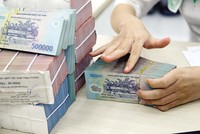 Dù thừa vốn, ngân hàng đang có xu hướng thắt chặt điều kiện vay, định giá tài sản khắt khe. Ảnh: Đức Thanh