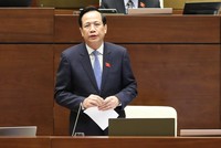 Bộ trưởng Bộ Lao động Thương binh và Xã hội Đào Ngọc Dung tại phiên chất vấn sáng 6/6. 