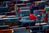 Container được tập kết tại cảng nước sâu Dương Sơn, thành phố Thượng Hải, Trung Quốc. Ảnh: AFP 