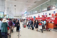 Khách hàng dễ dàng tiếp cận dịch vụ vận chuyển hàng không, với sản phẩm đa dạng, mức giá phù hợp. Ảnh: Đức Thanh