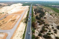 Đầu tư đồng bộ, hoàn thiện hệ thống hạ tầng giao thông là định hướng quan trọng để phát huy tiềm năng, lợi thế của Quảng Bình. Ảnh: Ngọc Tân