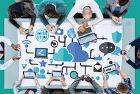 Các trang web, diễn đàn, mạng xã hội, room chat…, giúp thông tin đa dạng, đa chiều và dễ tiếp cận hơn, nhưng tin đồn cũng từ đây khởi phát