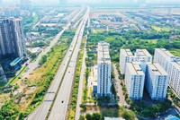 Trong bối cảnh “đất chật, người đông”, phát triển quỹ đất mới dọc các trục giao thông lớn là chiến lược đúng đắn. Ảnh: Lê Toàn 