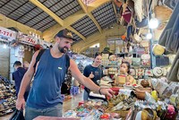 Với chính sách thị thực mới, ngành du lịch kỳ vọng vượt mục tiêu đón 8 triệu lượt khách quốc tế trong năm 2023. Ảnh: Lê Toàn 