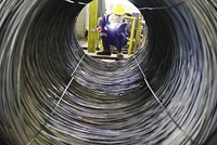 Chưa bao giờ, doanh nghiệp đối mặt với nhiều khó khăn như hiện nay và cũng chưa bao giờ lại khó nhận diện các khó khăn đến vậy. Trong ảnh: Sản xuất thép xây dựng tại nhà máy của Tập đoàn Hoà Phát. Ảnh: Đức Thanh 