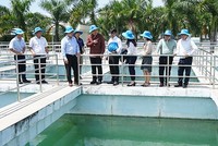 Đoàn công tác Ngân hàng Thế giới tham quan Nhà máy nước Tân Hiệp 2 công suất 30.000 m3/ngày, đêm do Ngân hàng Thế giới tài trợ vốn xây dựng, bảo đảm cung cấp nước sạch cho Khu Liên hợp công nghiệp - dịch vụ - đô thị Bình Dương.