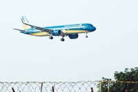 Điều chỉnh giá dịch vụ vận chuyển hành khách trên những đường bay nội địa sẽ giúp các hãng hàng không giảm bớt khó khăn. Ảnh: Đức Thanh