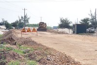 Thi công san nền đường ven biển Quảng Bình.