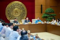 Chiều 24/7, Chủ tịch Quốc hội Vương Đình Huệ đã chủ trì cuộc họp chuẩn bị công tác tổ chức Diễn đàn người lao động năm 2023.