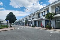 Dự án Mega City đã hoàn thiện nhưng vẫn vắng bóng người. Ảnh: Việt Dũng 