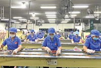 Nhiều doanh nghiệp phải sản xuất cầm chừng, chủ yếu giữ chân lao động