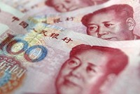 Đồng nhân dân tệ đã trượt giá khoảng 4% so với đồng đô la Mỹ kể từ đầu năm đến nay. Ảnh: AFP 