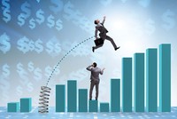 Số người giàu và siêu giàu tăng nhanh làm tăng tương ứng nhu cầu quản lý tài sản và đảm bảo an toàn tài sản.