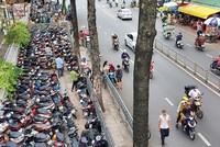 TP.HCM dự kiến thu phí vỉa hè lòng đường được hơn 1.550 tỷ đồng/năm