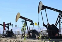 Giá dầu thô được dự đoán tiếp tục tăng cao khi nguồn cung eo hẹp trong những tháng còn lại của năm 2023. Ảnh: AFP